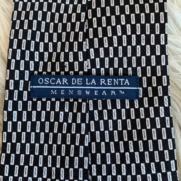 Oscar de la Renta 100% Silk Tie - Picture 2 of 5